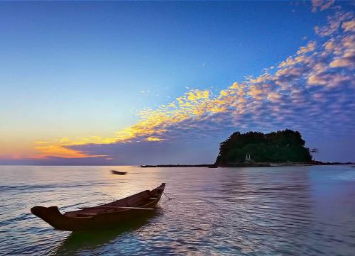 Ngwe Saung Gallery